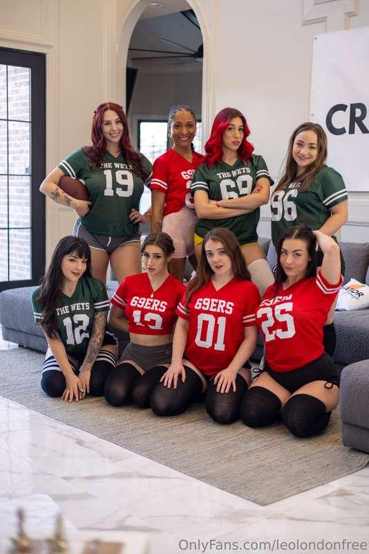Get your head in the game! 🏈 @redheadwinter @lunabaylee @zoe..