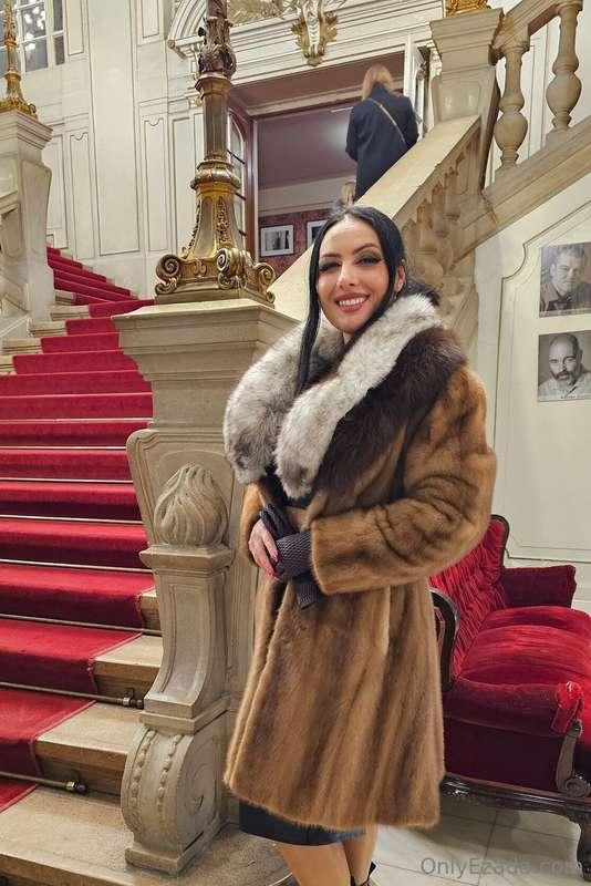 A night at the opera in leather and fur 😎