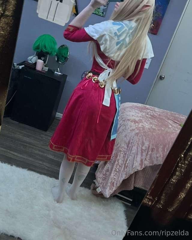 Dropping zelda cosplay here