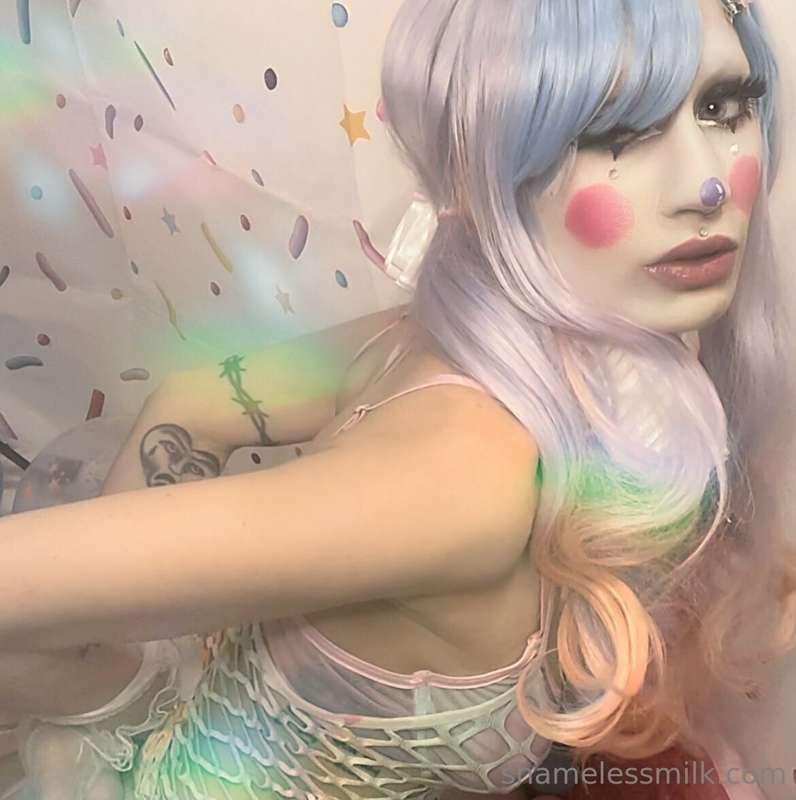 Cute Clown Tied Up and Slimed to the Face | First Gunge Vid
..