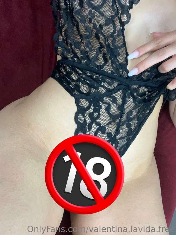 omg, pussy and cheeks are eating my bodysuit 😈