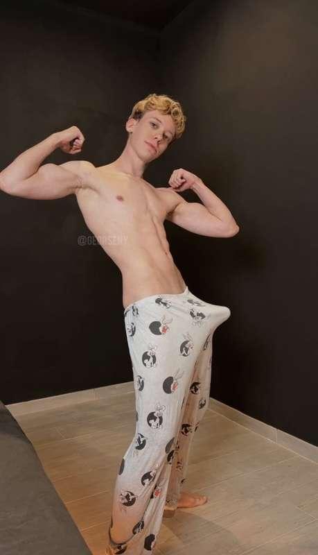 The boy is growing 😉Model: @georseny 