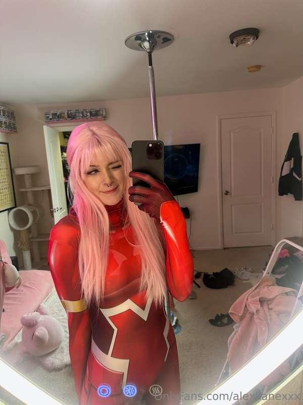 who do u guys wanna see me cosplay next?? 