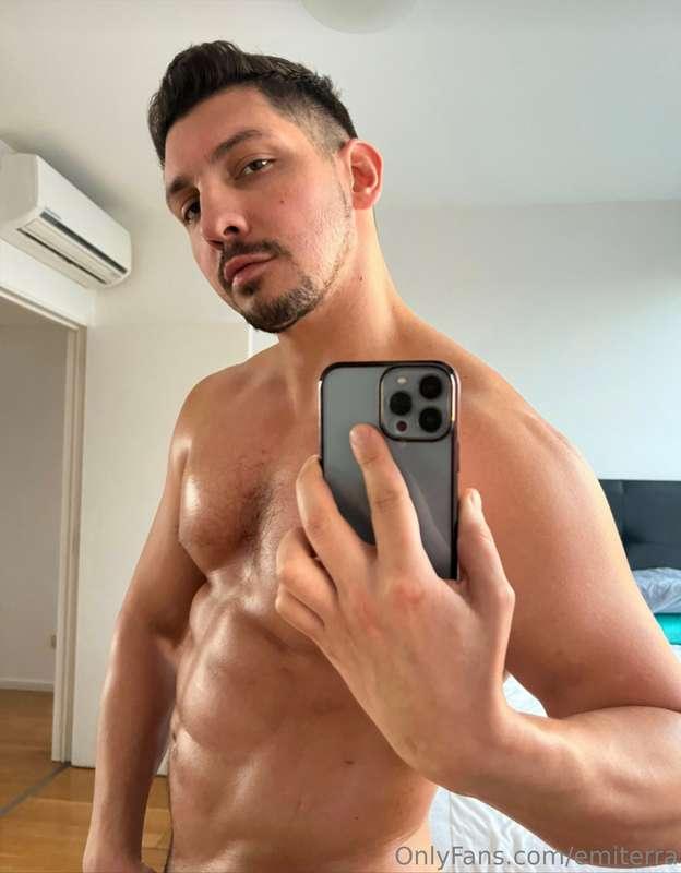 What are you looking at?👀