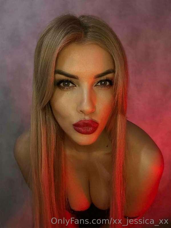 💋 Kiss my red lips ? 💋  Send me emoji 💋, and you will get a ..