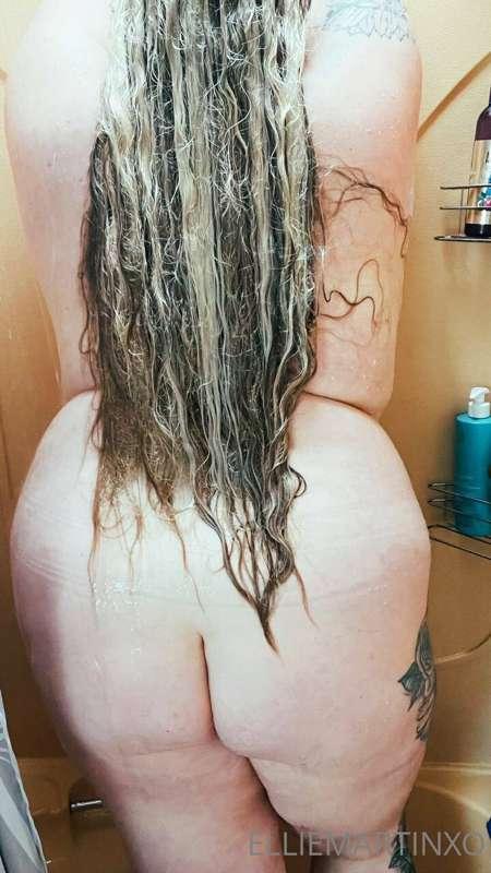 Would you turn down an ass like mine? 🍑