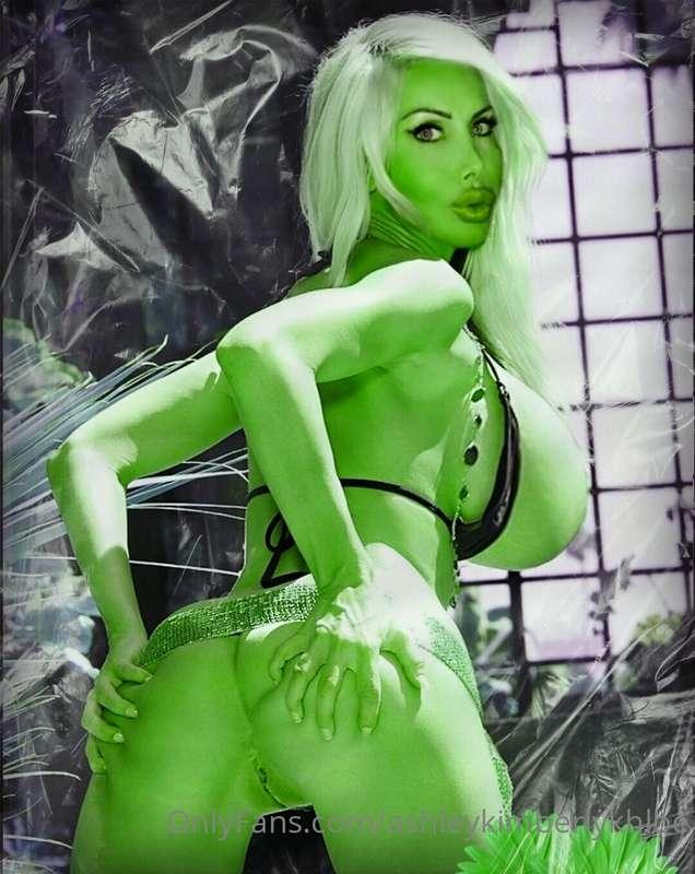 SHEHULK is hereeeee!!!! 💋💋💋😜😜😂😂