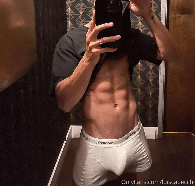 Stroke it w me tonight?Check DMs in 1 hour to have some fun ..