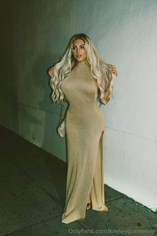 Another pic because I ***LOVED*** this dress🥳