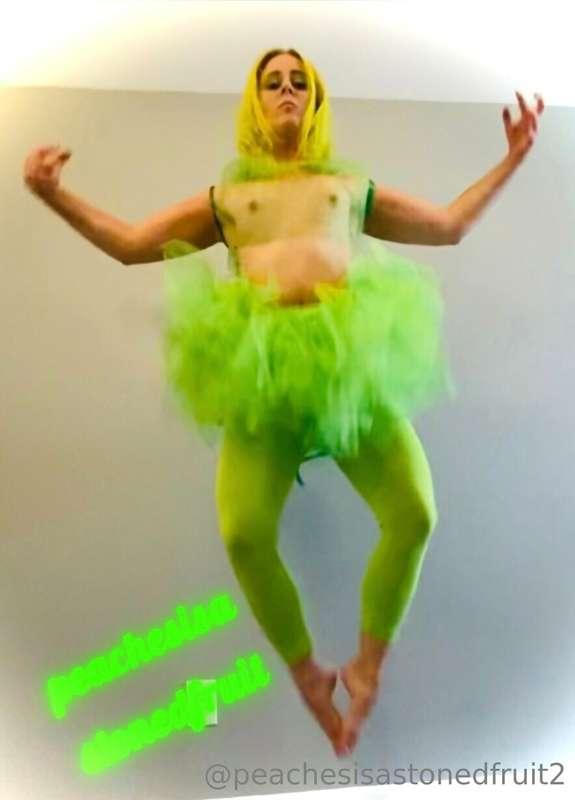 # Happy Silly Saturday!  My finished Halloween costume💚  Of ..