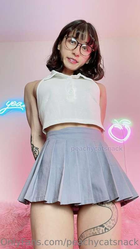 Short pleated skirts are my favorite! 🙈