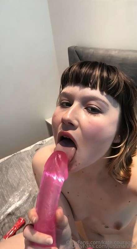 ❤️FREE SUBSCRIPTION❤️Virgin little girl @justmalvita only 18..