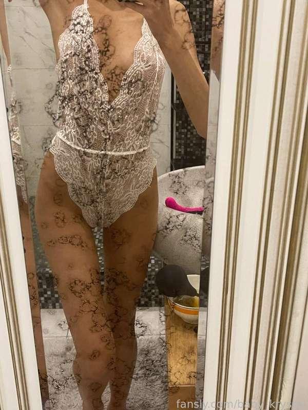 How do you like my beautiful body?😏💗