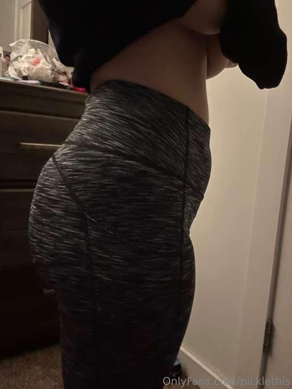 Side profile, back profile… opinions on the leggings please...