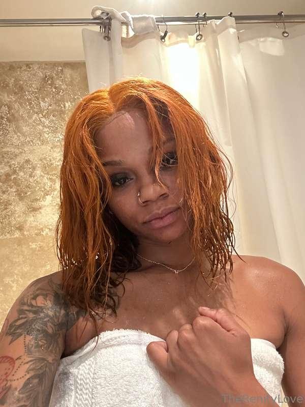 Lit nights got me feeling like Rihanna! Would u cum on my fa..