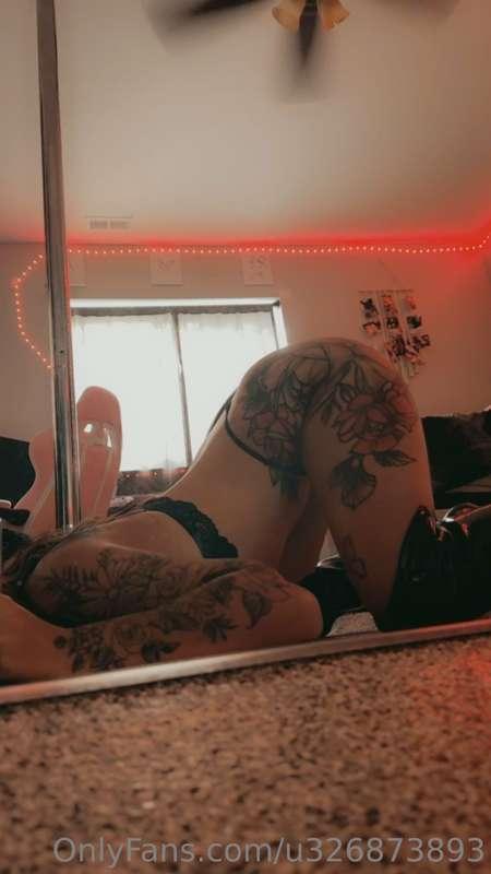 How’s this veiw baby?😈