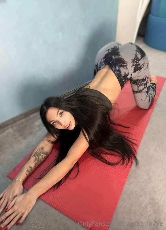 Write to her @dollymo11y she is online now 🔞
This hot kitty ..