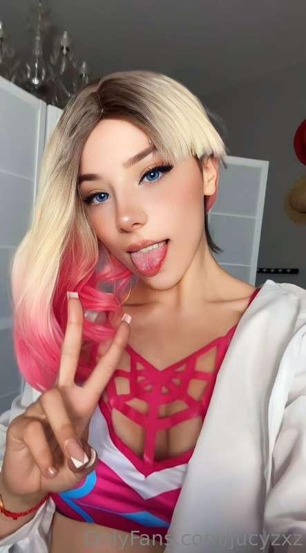 Pool Gwen is here💦