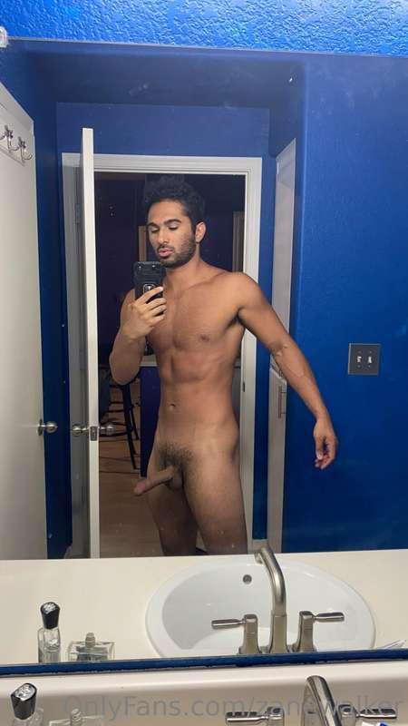 Woke up rock hard today for you sluts 😜