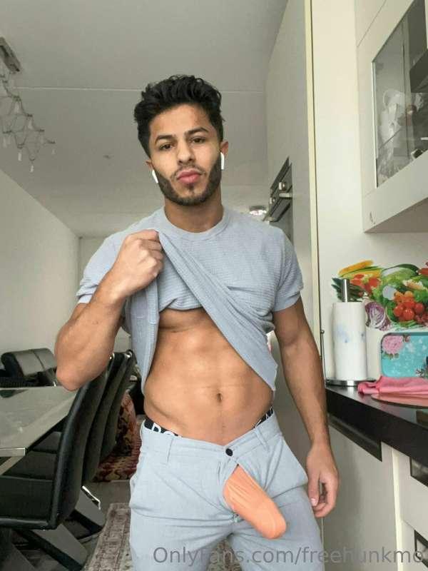 **Like what you see?👀😈**  

**Subscribe to my VIP** @hunkmo ..