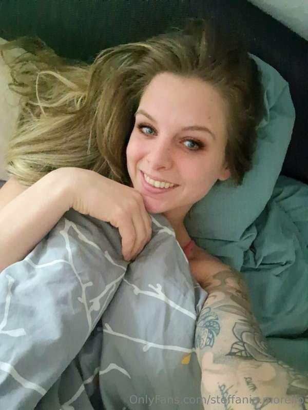 Kommst du zurück ins Bett kuscheln mein Süßer ? 🥰❤️ Freue mi..