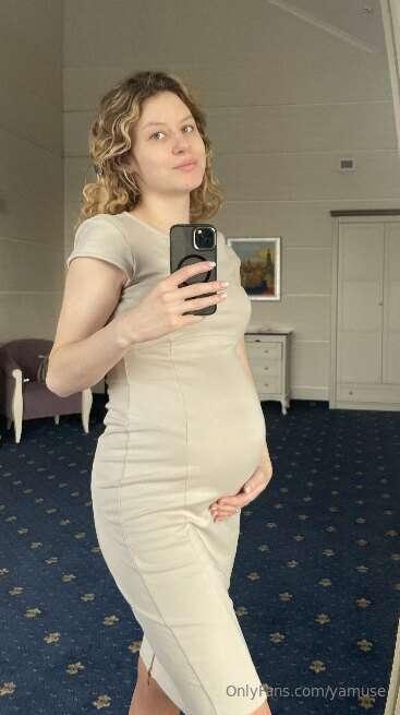 @natasy
This cute pregnant girl wants to get fucked again 💕
..