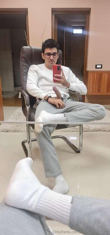 If the mirror had feelings would it become horny?