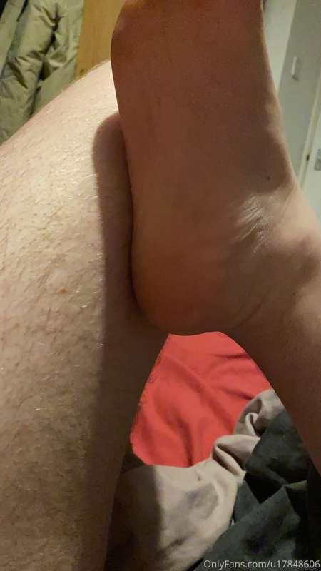Come rub my feet 👀😉