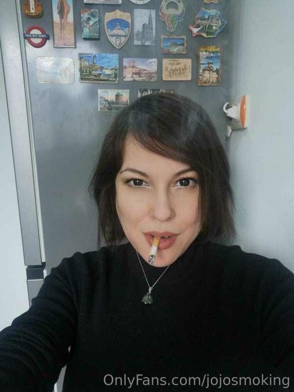 jojosmoking image #3