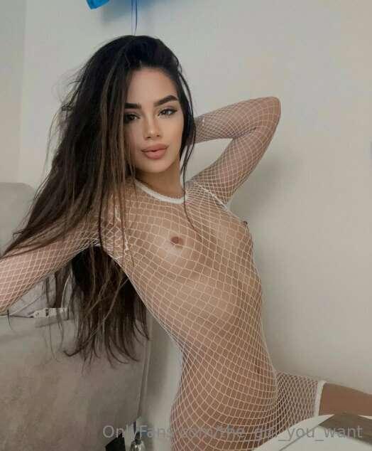 Burning brunette @ladyadel 🖤 Just a crazy girl😈 Real wild ki..