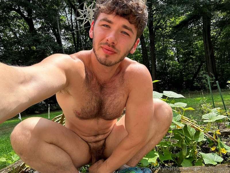 Another day naked in the garden  Making friends with the nei..