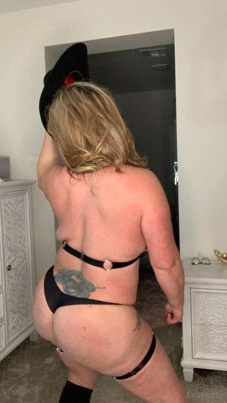 Would you let this cowgirl ride your cock? 💦🍆