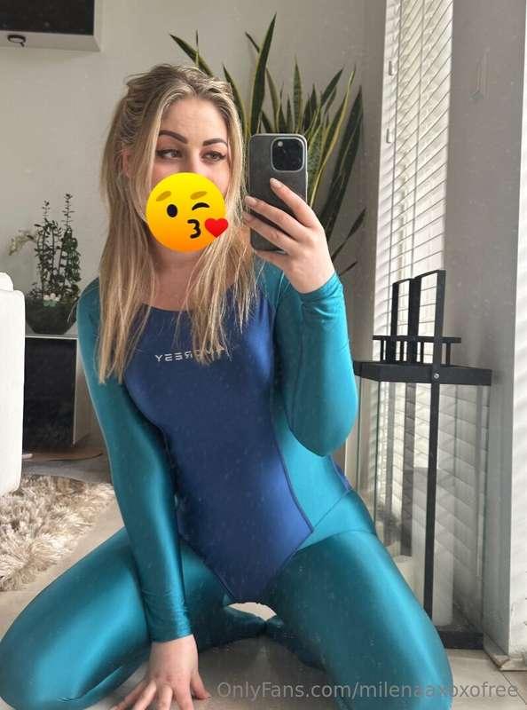 Slutty in my TIGHT SHINY SPANDEX Bodysuit & Leggings 🤤💦

Did..