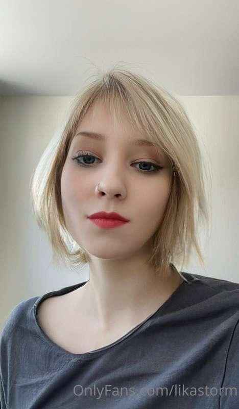 do you like my red lipstick?  😍😋