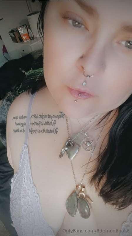 @6demon6doll6 Come check out my menu and content on my profi..