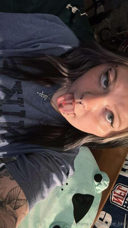 Do you like girls with their tongue pierced? 👅 