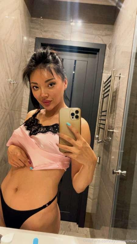 Do you want to see what's under the top ?🙊 Like me if you wa..