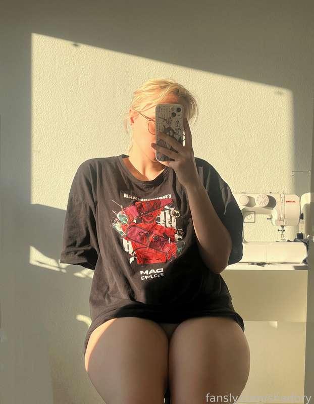 A sunny day is a great day to show off panties 🤗

#fyp #blonde #natural #adult #curvy #hips #altgirl