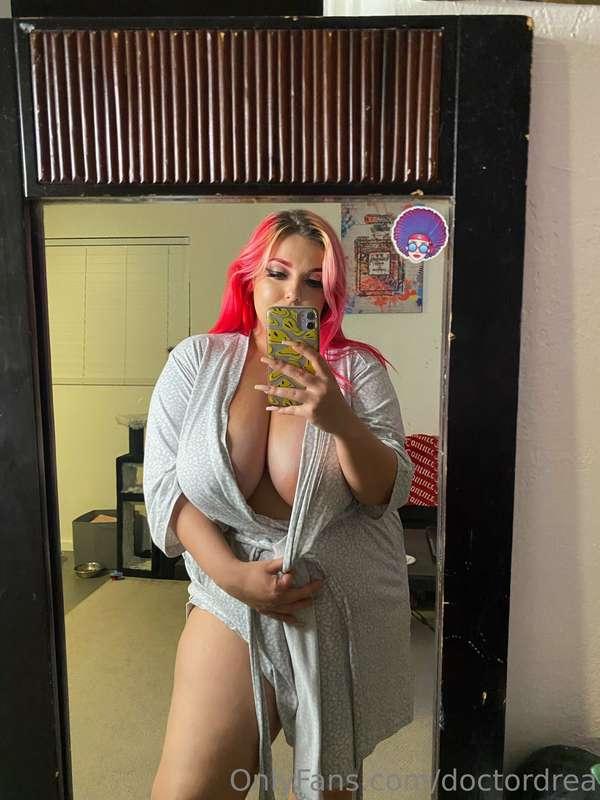 Who wants to see me take it off ? 🫢🍒💦