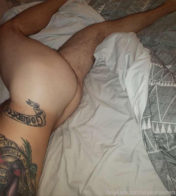 HAPPY HUMP DAY!! Show me those asses. 😈