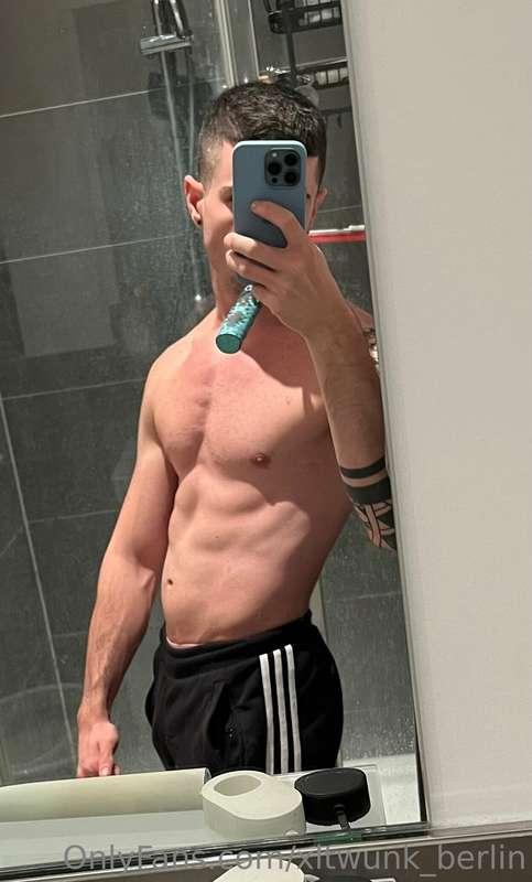 Getting in shape for you guys 😏
