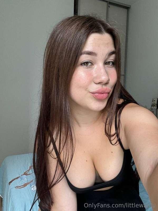 a kiss for you💋 to make your day better, text me, let's chat..