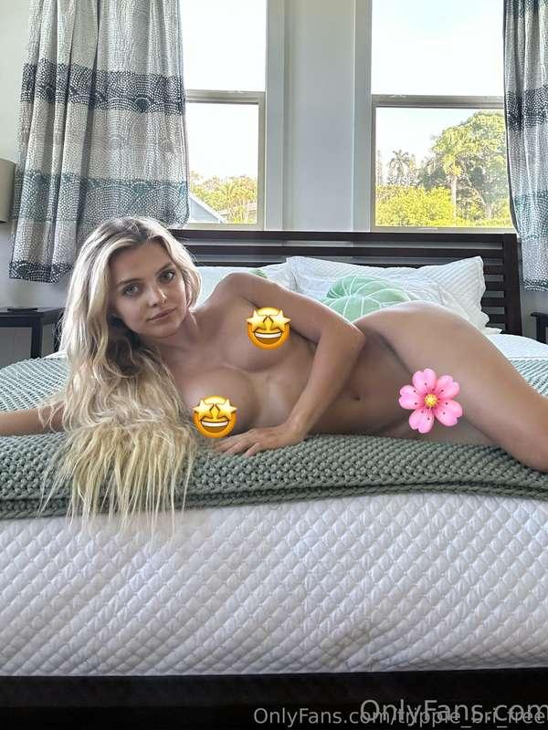 PLEASE CUM WITH ME 🤪I've been laying in bed all day and I'm ..
