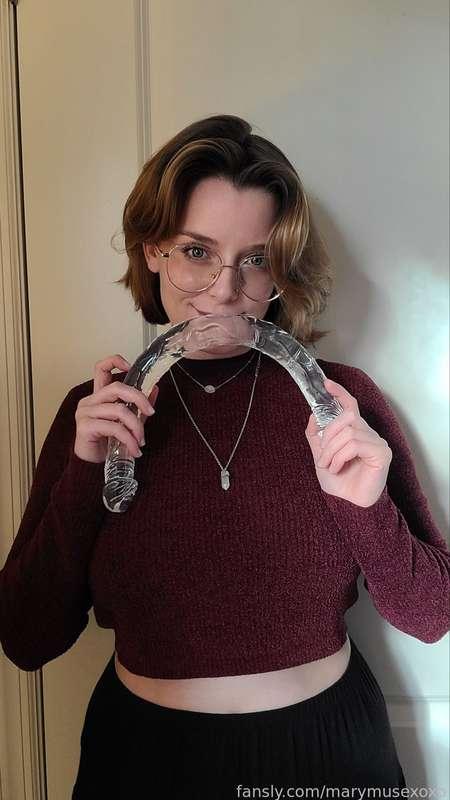I got a new toy for myself 🤭👀❤️
How should I use it first? 

xoxo, mary