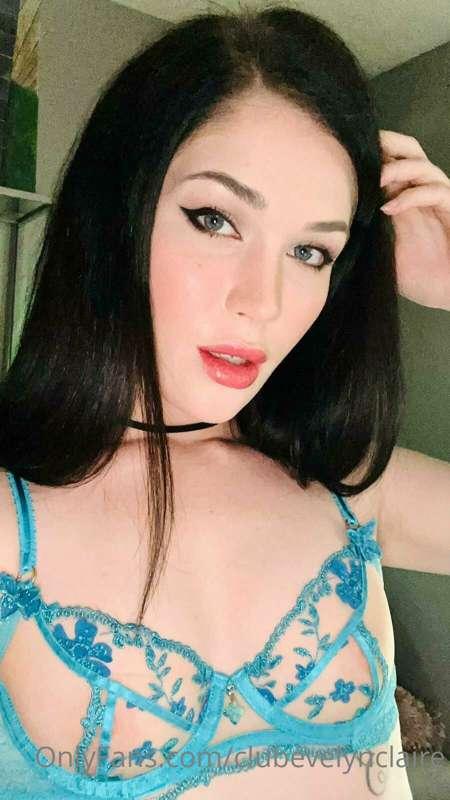Start your week with me! I have a special surprise in the DM..