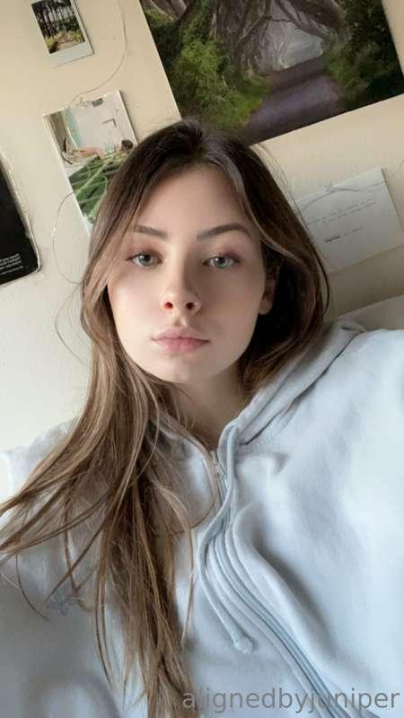 Snowed in today ❄️🌨️
Come have a lazy day with me cuddled up..