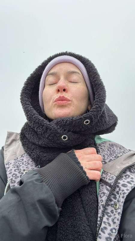 It's almost winter and so cold, but I'm so happy to that I s..