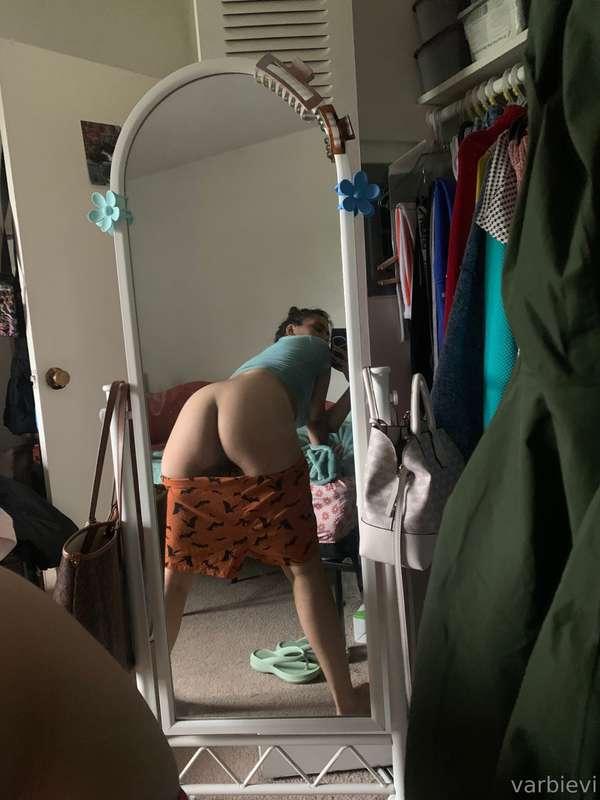 Hehehe I sleep without panties …. 😩😩