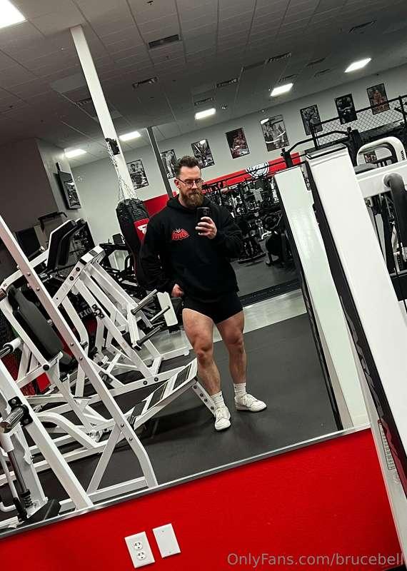 Who wants to see more of these legs without the shorts on? 😏