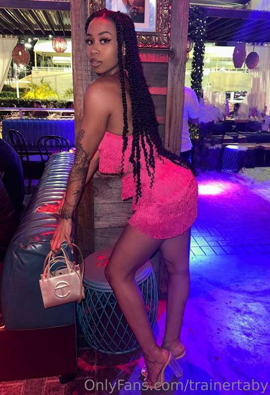 Stepped out looking like a snack🍭